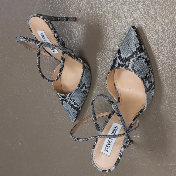 Steve Madden Snake Skin Print, Gray,Black& White Heels - Picture 5 of 10